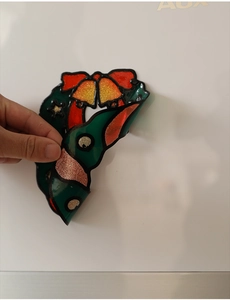 Autocollant de Noël scintillant avec nœuds rouges et cloches se décollant d'une surface