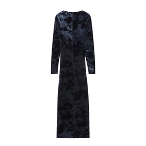 Elegante abito lungo in velluto blu scuro con maniche lunghe e vestibilità slim vintage