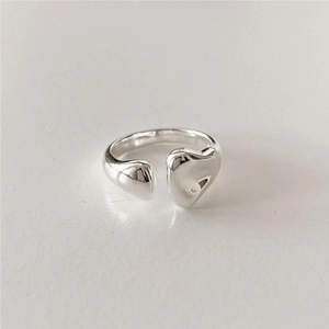 Minimalist S925 sterling silver open ring featuring a polished 3D heart-shaped design