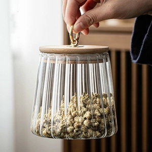 Γυάλινο βάζο αποθήκευσης με κάθετες ρίγες, καπάκι μπαμπού και χρυσή λαβή για τσάι