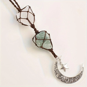 Pendentif en cristal naturel avec lune et étoile sur cordon tressé à la main marron