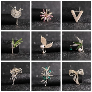 Elegant Brooch Pin For Women Alloy Rhinestone Artificial Pearl Enamel Deer Flower Bamboo Leaf Fashion Jewelry Sparkling Accessory