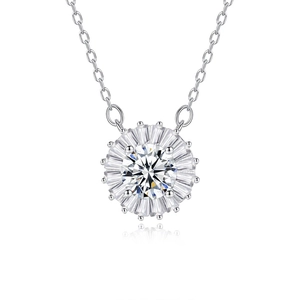 Collier pendentif tournesol en argent 925 avec moissanite de 6,5 mm sur fond blanc