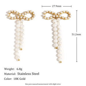 Vintage style 18K gold plated stainless steel bow earrings with pearls and measurement details