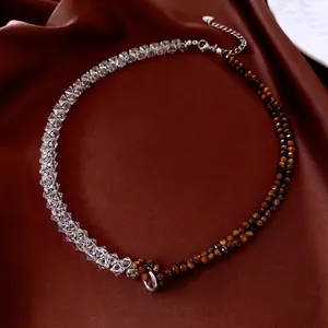 Collier asymétrique rétro avec perles d'œil de tigre et cristal et pendentif cœur