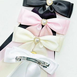 Barrettes à cheveux en satin avec cœur en perles, en noir, rose, beige et blanc pur