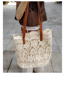 Elegante borsa shopper in pizzo crochet con manici in pelle marrone, borsa casual capiente.