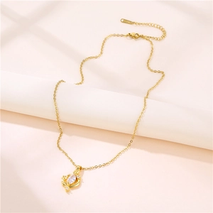Golden flower pendant necklace in stainless steel with sparkling marquise-cut zircon stones