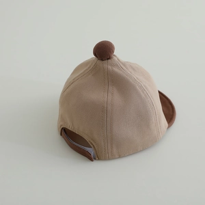 Kinder-Schirmmütze in Khaki und Braun mit Pompon und verstellbarem Verschluss