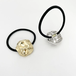 Set of 2 high-elastic hair ties with metallic irregular round charms in gold and silver