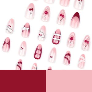 Unghie a mandorla rosse french con ciliegie, perle e fiocchi rosa decorativi