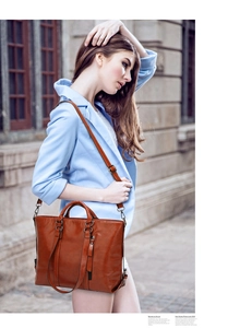 Dettaglio borsa tote vintage in pelle cerata marrone con cerniera in ottone antico