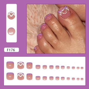 Unghie finte piedi stile francese lavanda con cuori di strass e perle set completo 24pz
