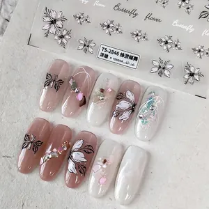 Autocollants 3D papillon et fleurs TS-2846 avec texture gaufrée sur des ongles nude