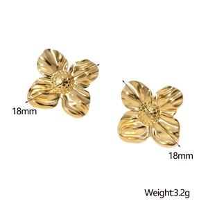 Detail shot of 18mm gold flower stud earrings in stainless steel weighing 3.2g
