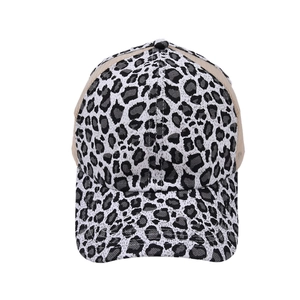 Berretto da baseball con stampa leopardata e retro in rete traspirante da donna