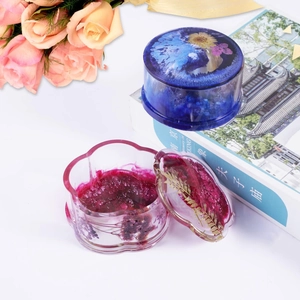 Boîtes en résine artisanales rondes et florales avec fleurs séchées et paillettes dorées