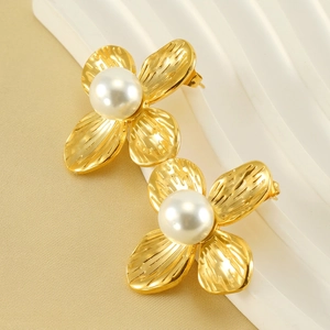 Vintage Flower Petal Stud Earrings Gold Plated Stainless Steel With Artificial Pearl For Women Fashion Exaggerated Jewelry Gift