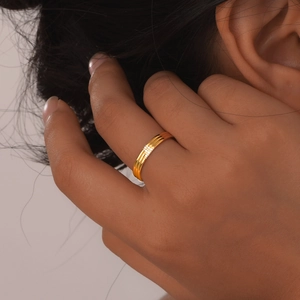 Three-piece set of thin gold stainless steel rings with geometric zircon for women