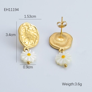 Detailed view of gold stainless steel daisy earrings with size measurements and weight