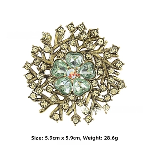 Macro shot of green heart-shaped glass brooch with dimensions 5.9cm and weight 28.6g