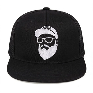 Retro Trucker Cap in Schwarz mit Bart-Stickerei und atmungsaktivem Mesh-Einsatz