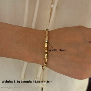Detail shot of 3mm gold sugar cube chain bracelet with size specifications and weight