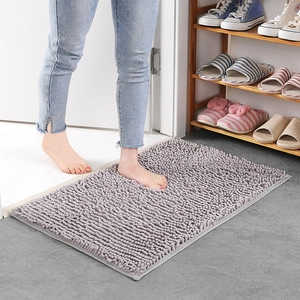 Zachte grijze chenille absorberende antislip badmat voor badkamer en entreegebied