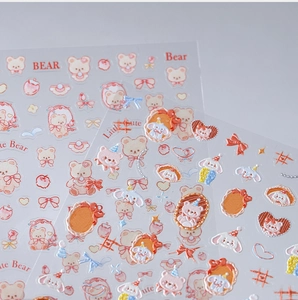 Détail de stickers 3D pour ongles ours avec cadre mignon et motifs de cœur