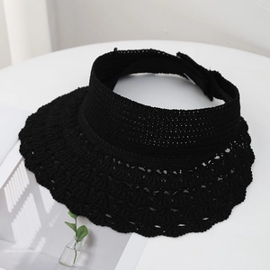 Visière de soleil tricotée noire pour femme avec large bord ajouré et dessus ouvert