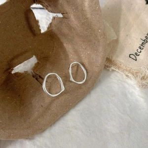 Irregular hollow 925 sterling silver stud earrings with organic oval curve design