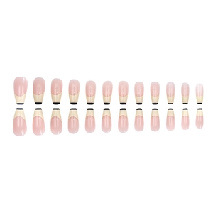 Faux ongles ballerine longs français rose nude avec pointes blanc crème et lignes noires