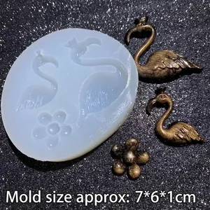 Silicone mold for DIY flamingos and flowers with dimensions 7x6x1cm for resin and plaster