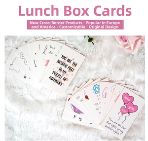 Gros plan de cartes de boîte à lunch inspirantes avec citations romantiques