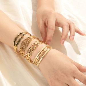 Moda Bracciale a Polsino Aperto in Acciaio al Titanio per Donna Regolabile Stella Luna Design Filigrana Placcato Oro