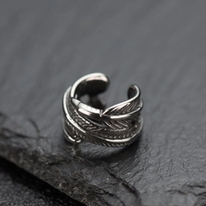 Silver feather pattern ear cuff in vintage metal design for men hip hop style accessory