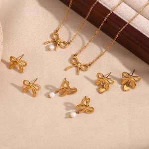 Elegant 18K gold plated bow jewelry set with freshwater pearls and heart pendants
