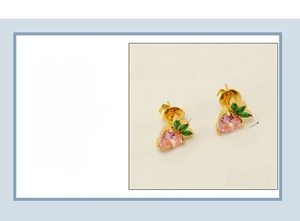 Detail of strawberry stud earring with pink zirconia and 18K gold plated stainless steel