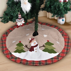 Jupe de sapin de Noël en lin rustique avec bordure à carreaux et applique de bonhomme