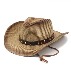 Cappello da cowboy in paglia con fascia in pelle con borchie e cordino antivento