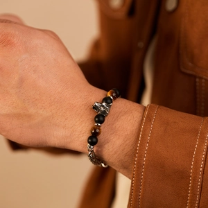 Men's retro tiger eye stone bracelet featuring a stainless steel wolf head charm on wrist