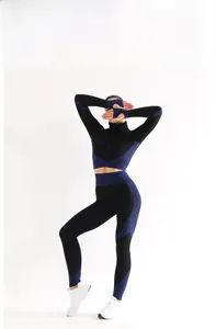Détail du legging de yoga sans couture taille haute et haut à manches longues avec passe-pouces