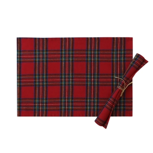 Red plaid Christmas table runner and placemat set made of heat-resistant fabric fabric