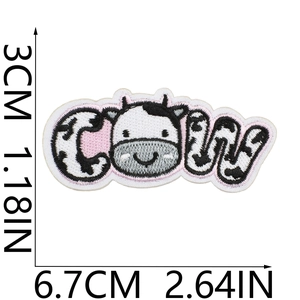 Toppa ricamata a forma di mucca cartoon con dimensioni 6,7cm x 3cm e misure