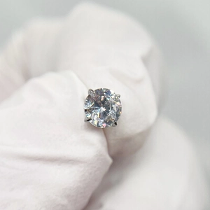 G23 titanium flat back ear stud with a classic four-prong set round clear zircon stone