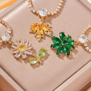 Mode Feuille D'érable Fleur Pendentif Collier Cuivre Incrusté De Zircon Cristal Bijoux Pour Femmes Bijoux Tendance