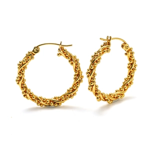 Élégantes boucles d'oreilles créoles torsadées plaquées or 18 carats avec texture perlée