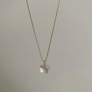 Elegant gold chain necklace with a white mother of pearl five-petal flower pendant