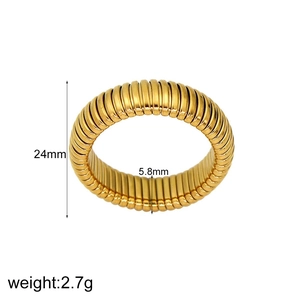 Bague en acier inoxydable plaqué or 18k avec motif spirale et texture striée de 24mm