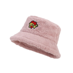 Bob rose en peluche avec broderie coeur LOVE et texture en fausse fourrure douce